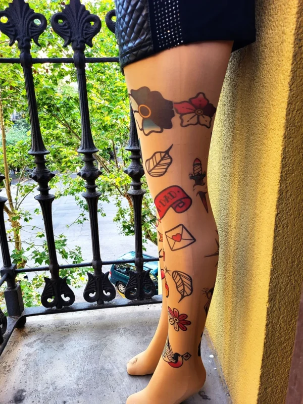 Pantimedias: Tatuajes retro - Imagen 2