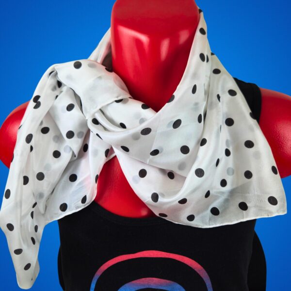 Foulard de seda con lunares negros - Imagen 3