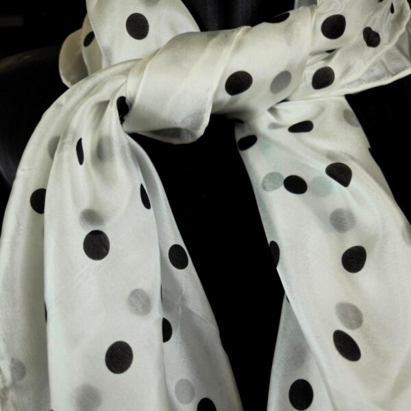 Foulard de seda con lunares negros - Imagen 5