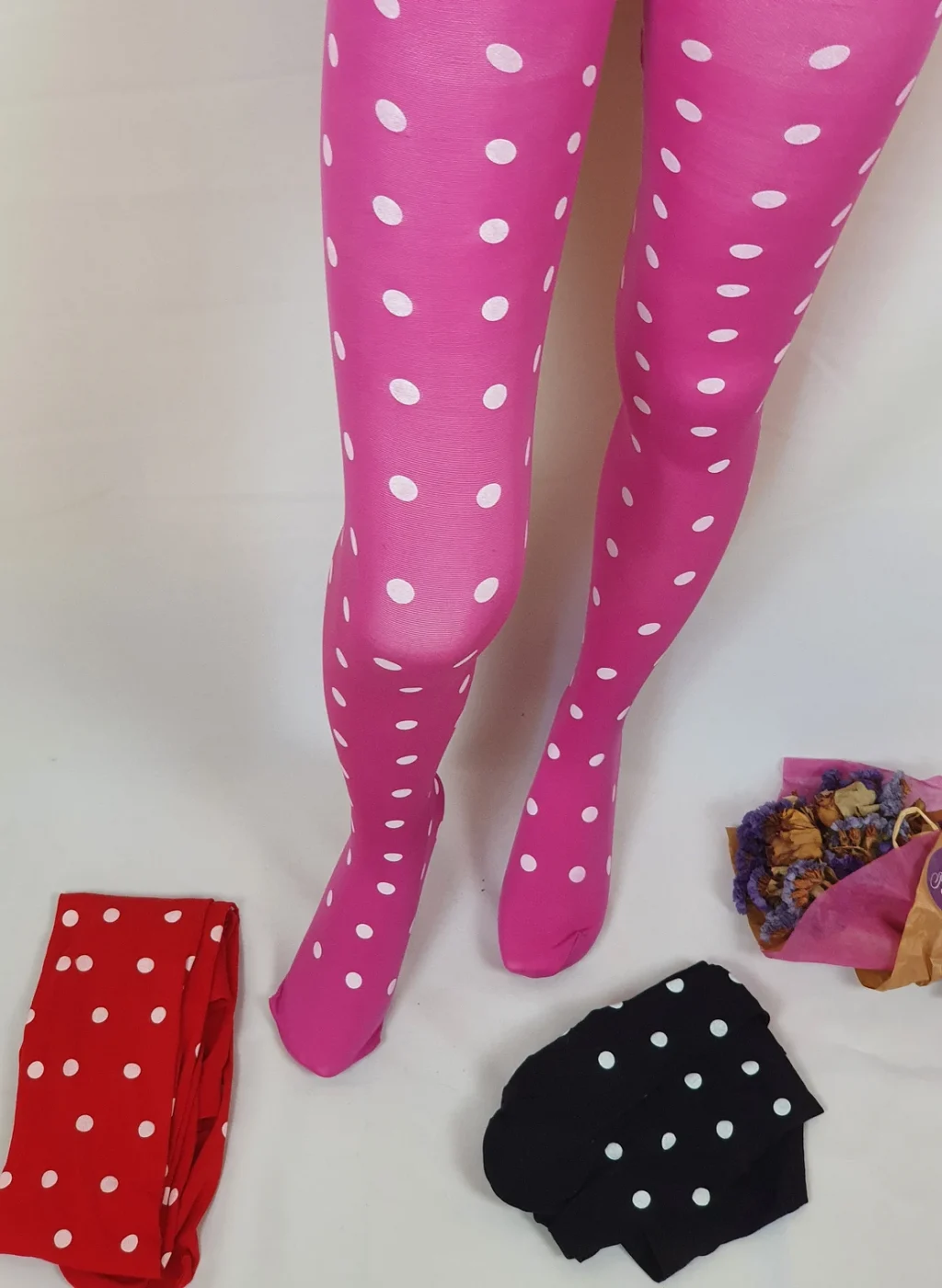 Fuchsia pantyhose white polka dot2