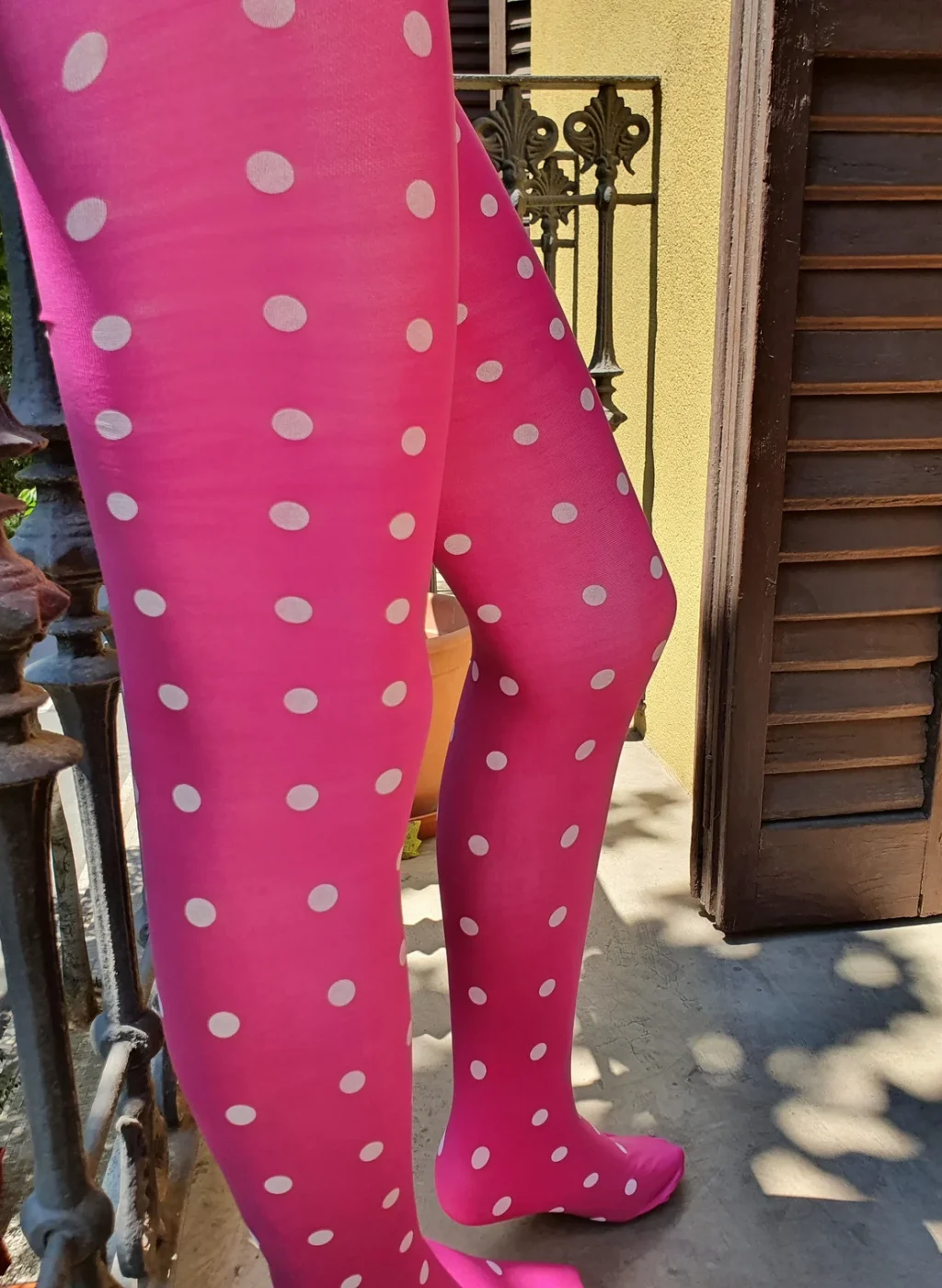 Fuchsia pantyhose white polka dot3