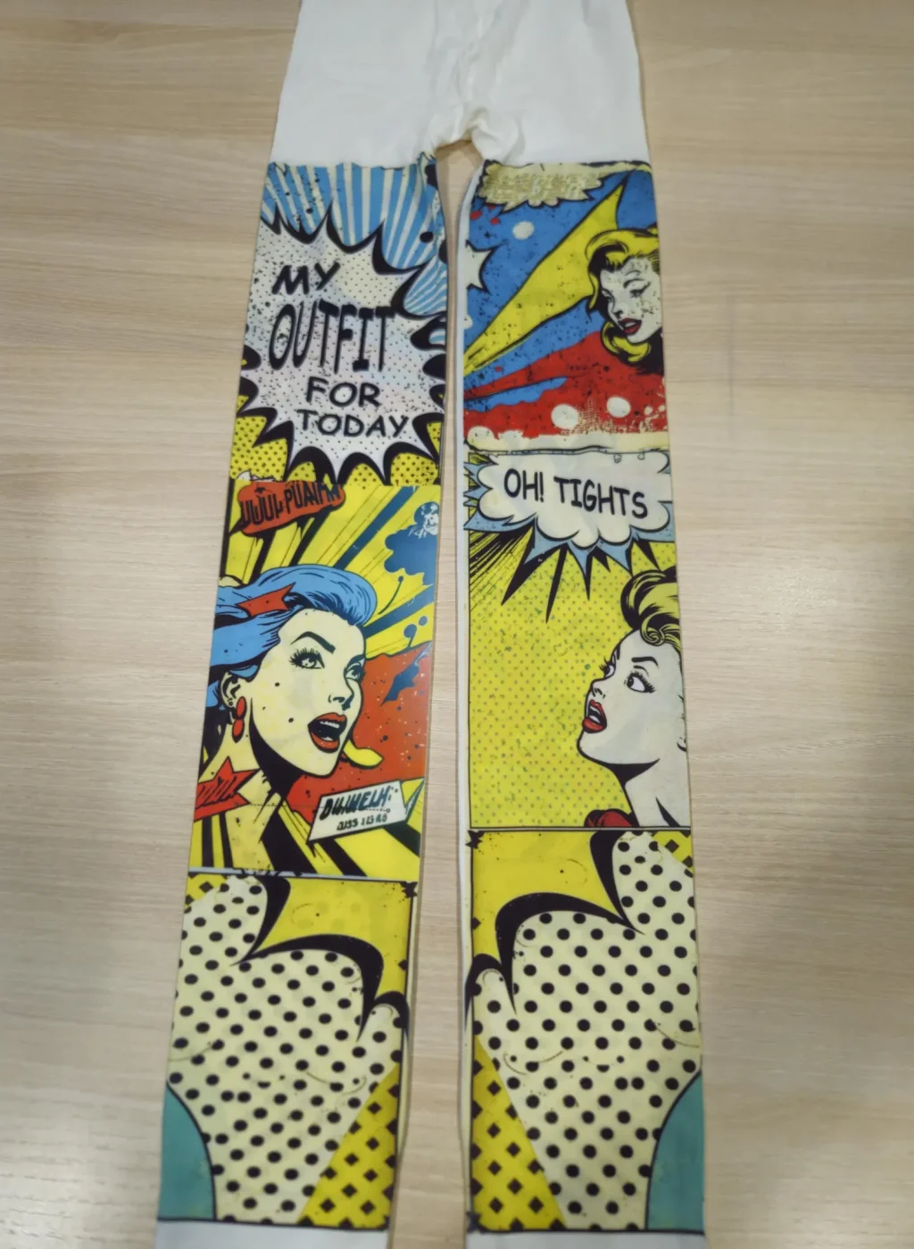 pantimedias cómic de colores extendidas mostrando diseño pop art – Oh! Tights pantys con ilustración retro y vibrante