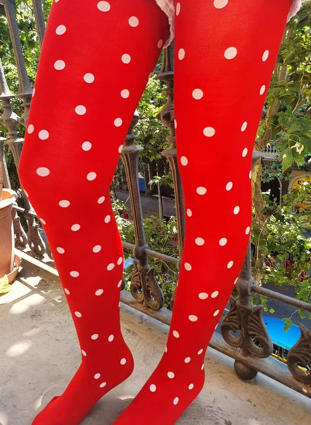 pantyhose red dots5